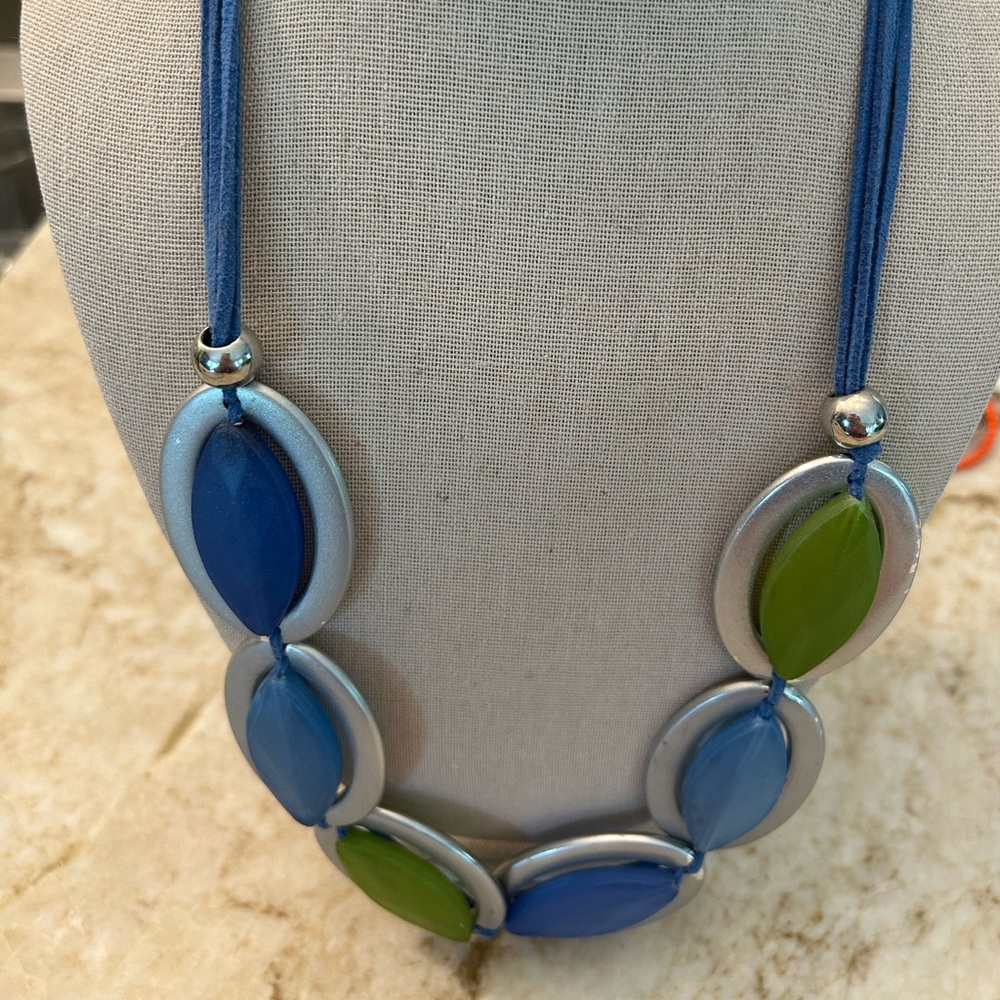 Statement necklace